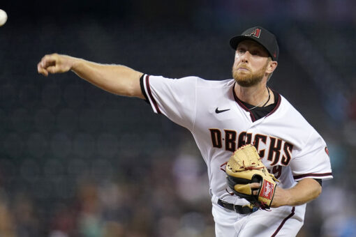 Kelly helps D-backs end 17-game skid, beat Brewers 5-1