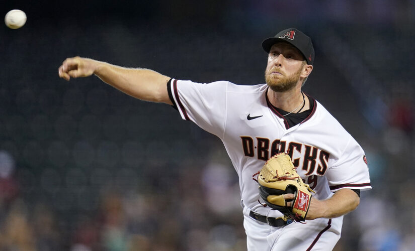 Kelly helps D-backs end 17-game skid, beat Brewers 5-1