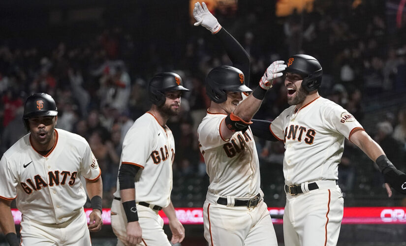 D-backs lose 21st straight road game, blow 7-run lead at SF