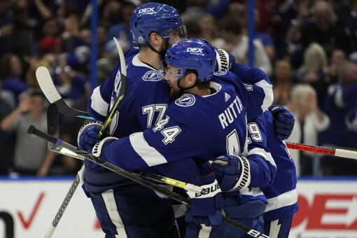 Kucherov shines, Lightning beat Islanders 4-2 in Game 2