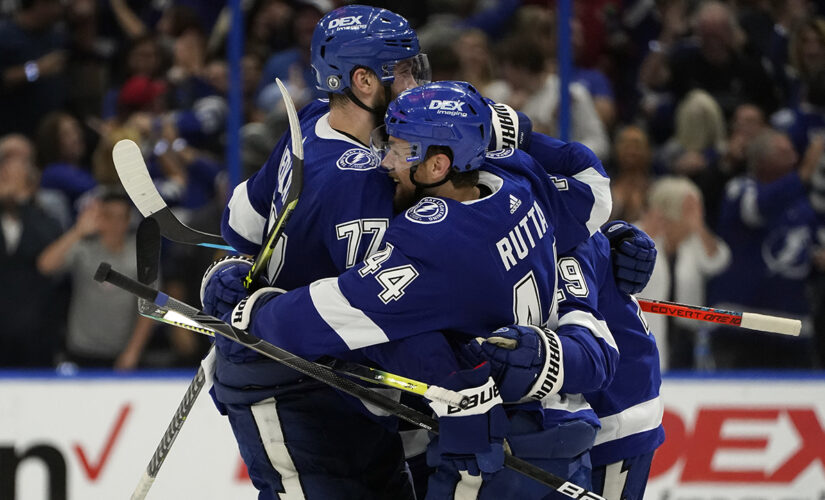 Kucherov shines, Lightning beat Islanders 4-2 in Game 2
