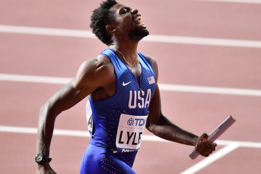 Noah Lyles raises fist before race, finishes in 7th place in 100-meter
