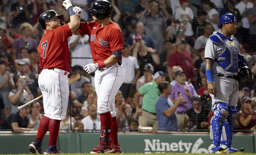 Renfroe homers twice, Red Sox rally to beat Royals 6-5