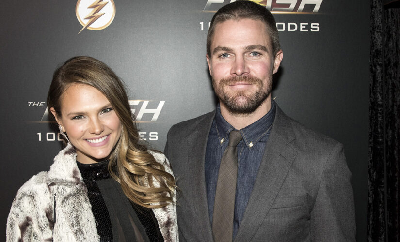 ‘Arrow’ star Stephen Amell kicked off flight after heated argument with wife