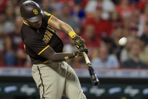 Parade of relievers keeps Reds in check, Padres win 5-4