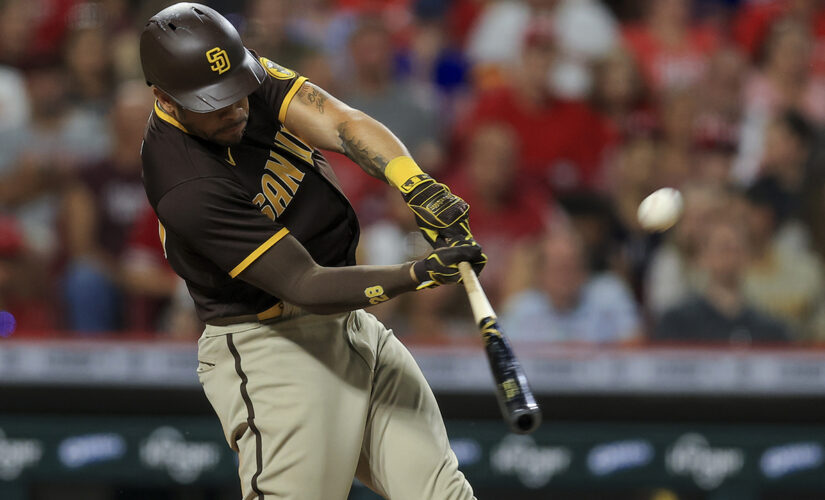 Parade of relievers keeps Reds in check, Padres win 5-4