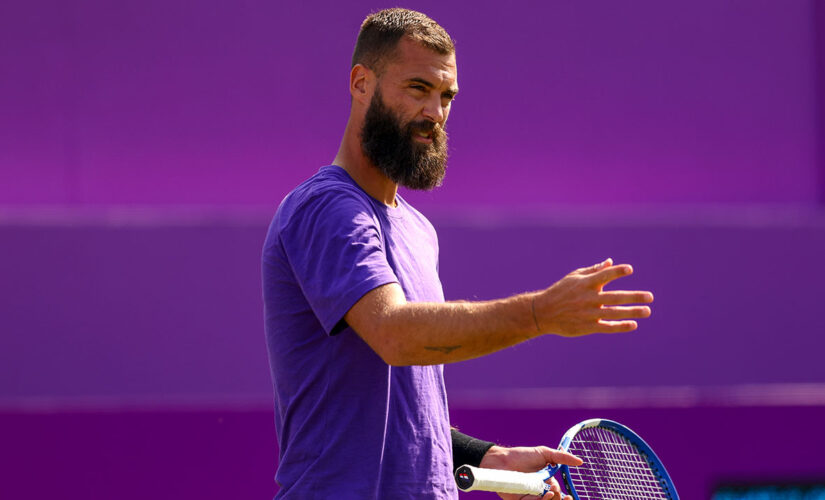 Benoit Paire penalized, heckled during Wimbledon match