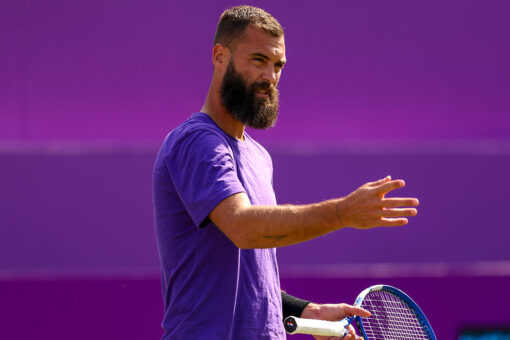 Benoit Paire penalized, heckled during Wimbledon match