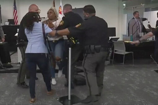 Simone Biles’ brother attacked by mother of murder victim in Ohio courtroom after triple homicide acquittal
