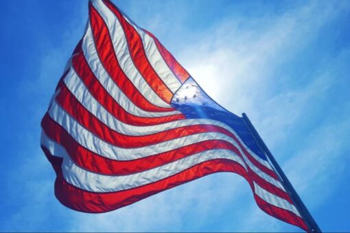 Colorado mayor suspends Pledge of Allegiance at meeting, attendees recite it anyway