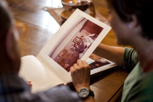 Couple loses 50-year-old wedding album as car is hijacked amid anniversary trip