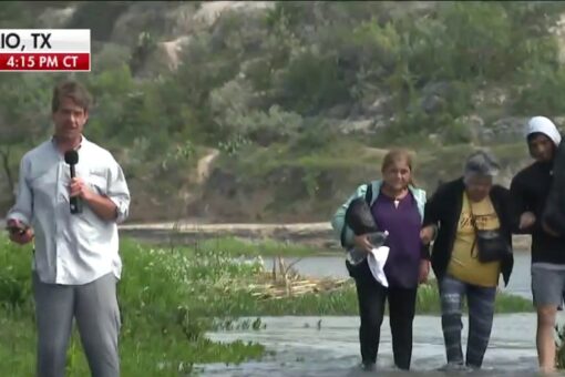 Fox Flight Team catches illegal migrants crossing Rio Grande; Griff Jenkins speaks to smuggler