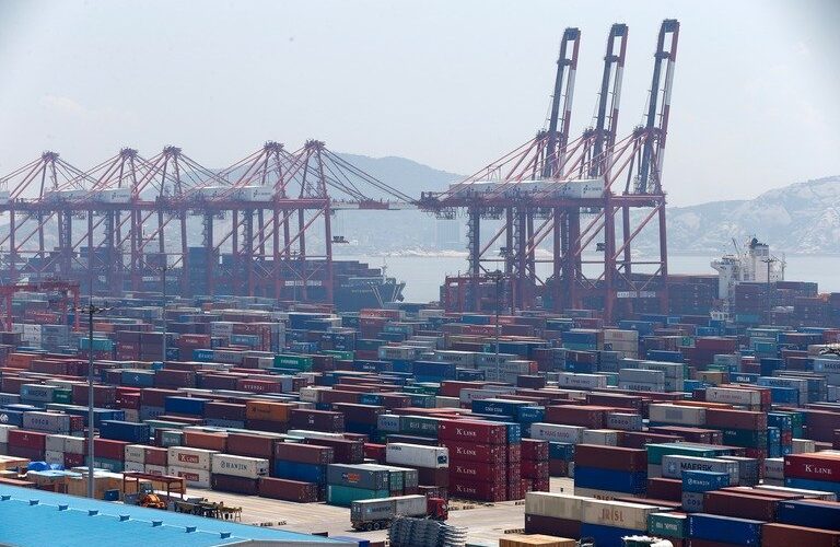 Taiwan port crash sends cargo containers tumbling, workers running for safety: video