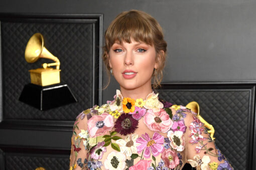 Taylor Swift uses 2021 CMT Music Awards win to praise her mother