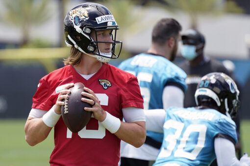 Jaguars’ Trevor Lawrence to Tim Tebow for a touchdown