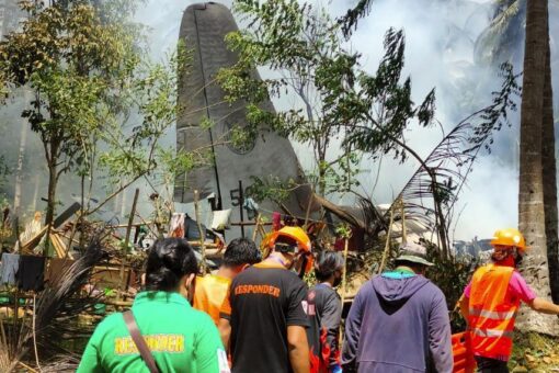 Philippine military plane crashes, 31 dead, 50 rescued