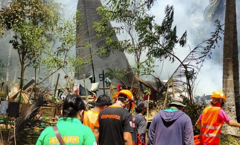 Philippine military plane crashes, 31 dead, 50 rescued