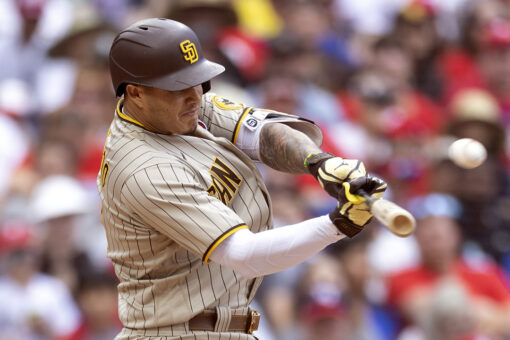 Manny Machado hits 2 homers, Padres rout Phillies 11-1