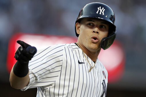 Urshela’s 3-run HR lifts Yanks over Mets 4-2 to avoid sweep