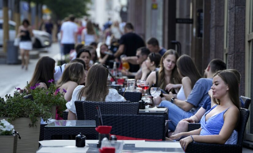 Moscow lifts dining restrictions; Russia hits record deaths