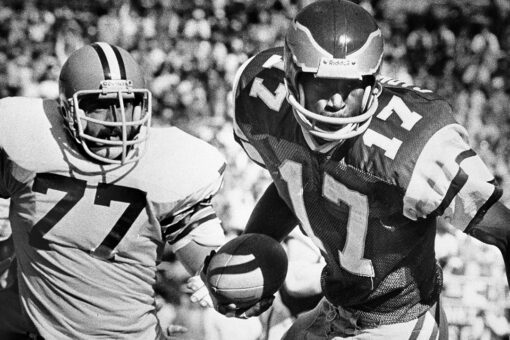 Carmichael used unique size to become Hall of Fame wideout