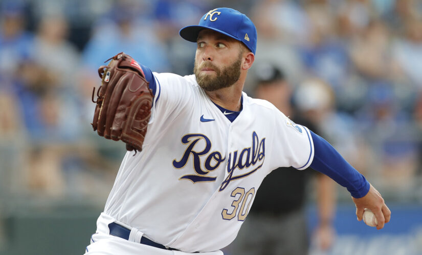 Dodgers get Royals left-hander Danny Duffy for playoff push