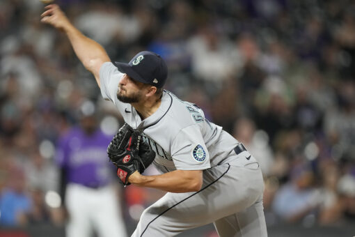 Astros, Mariners pull off odd trade while facing one another