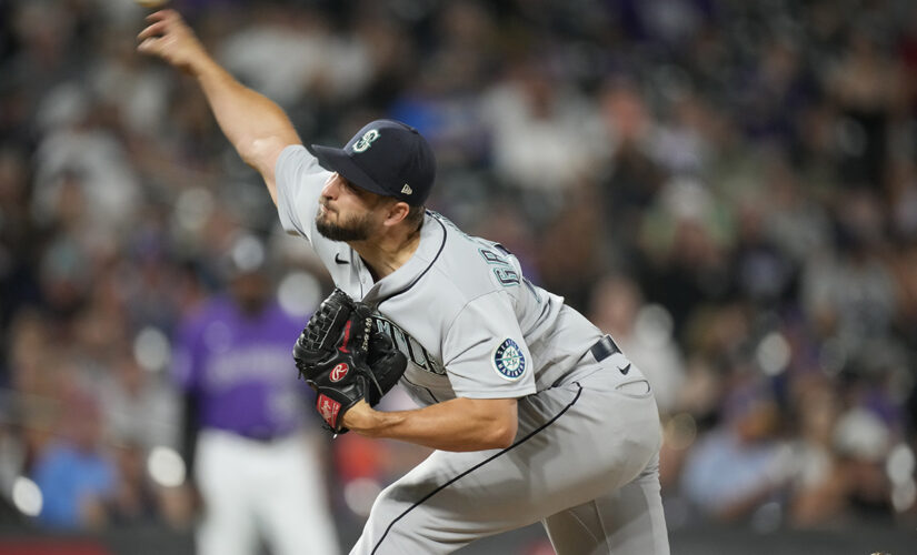 Astros, Mariners pull off odd trade while facing one another