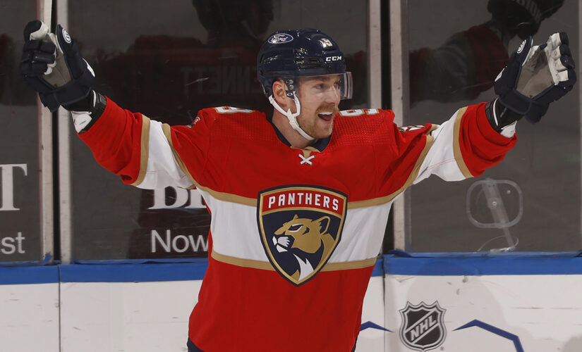 Panthers sign Sam Bennett to 4-year deal; Sam Reinhart next?