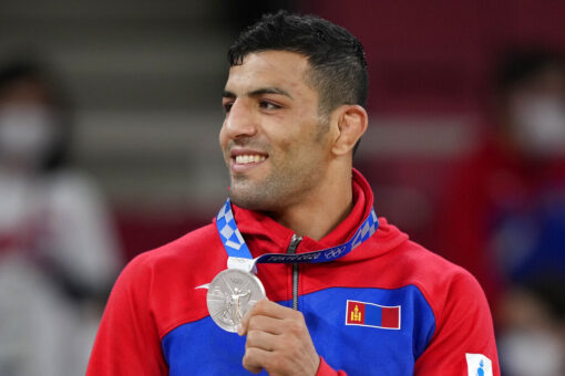 Iranian defector protests anti-Semitism by dedicating Olympic medal to Israel, thanks country in Hebrew