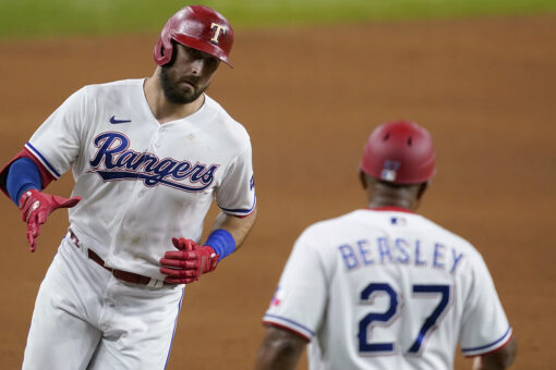 Yanks reach deal to get slugger Gallo from Texas