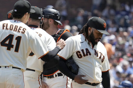 Crawford back with 2-run double as Giants blank Dodgers 5-0