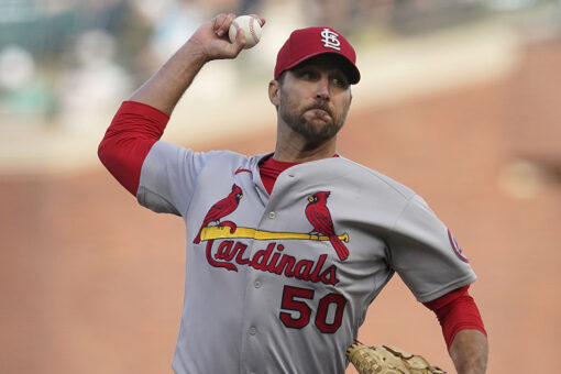 Wainwright wins fourth straight decision, Cards beat Giants