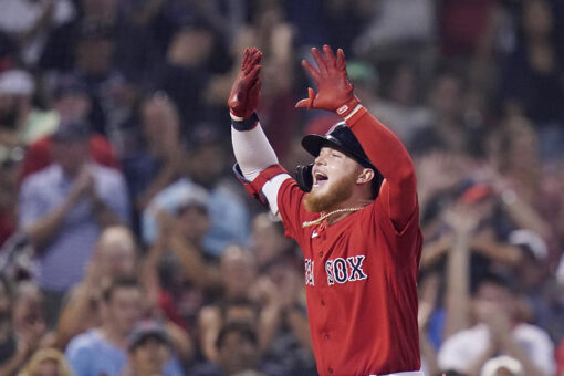 Red Sox rally late for 2nd straight game, beat Blue Jays 5-4