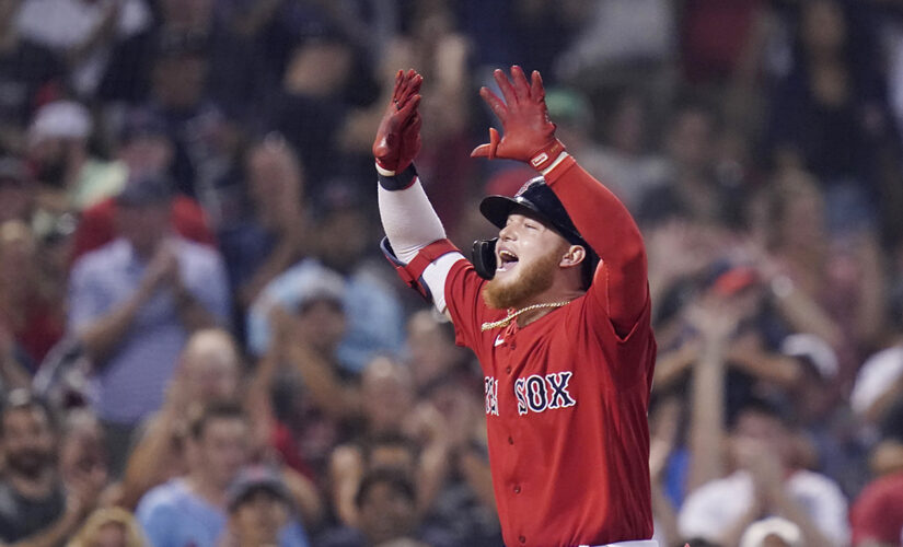 Red Sox rally late for 2nd straight game, beat Blue Jays 5-4
