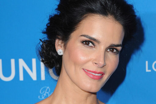 Angie Harmon wows fans in sunny bikini snapshot while swimming with stingrays: ‘Happy Monday!’