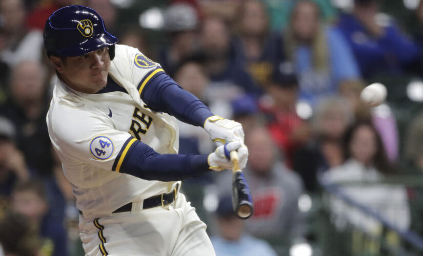 García HR in 8th, Brewers beat Reds to boost NL Central lead