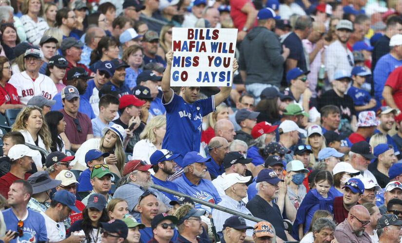 Red Sox hit 5 HRs, beat Blue Jays 7-4 in Buffalo finale