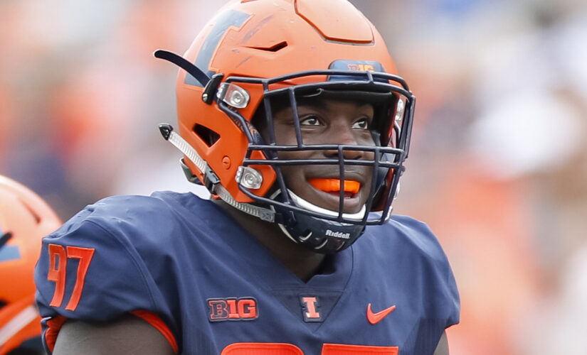 Former Illinois football star Bobby Roundtree dies at 23, two years after being paralyzed in swimming accident