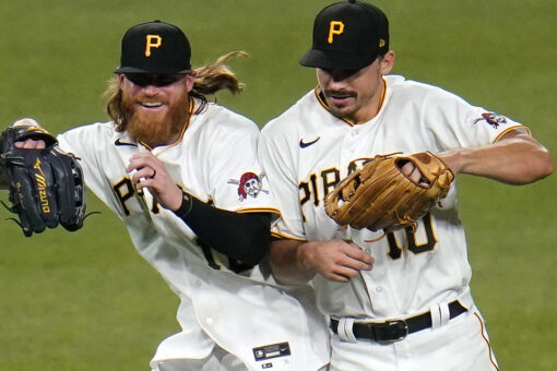 Reynolds’ walk-off walk gives Pirates 2-1 win over Braves