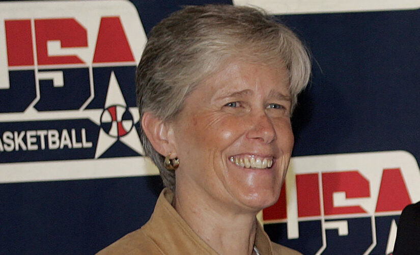 US women’s hoops program director stepping down after Tokyo