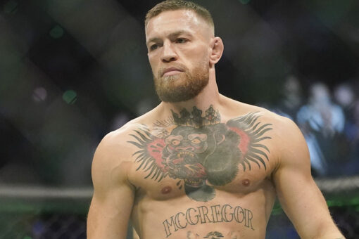 Conor McGregor sends 5-word message after suffering brutal leg injury at UFC 264
