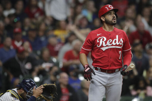 Suárez HR off Hader in 9th lifts Reds over Brewers 4-3