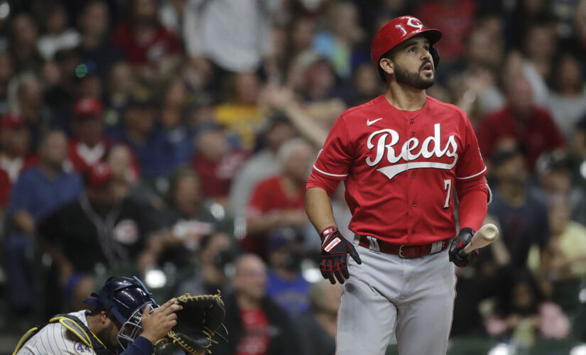 Suárez HR off Hader in 9th lifts Reds over Brewers 4-3