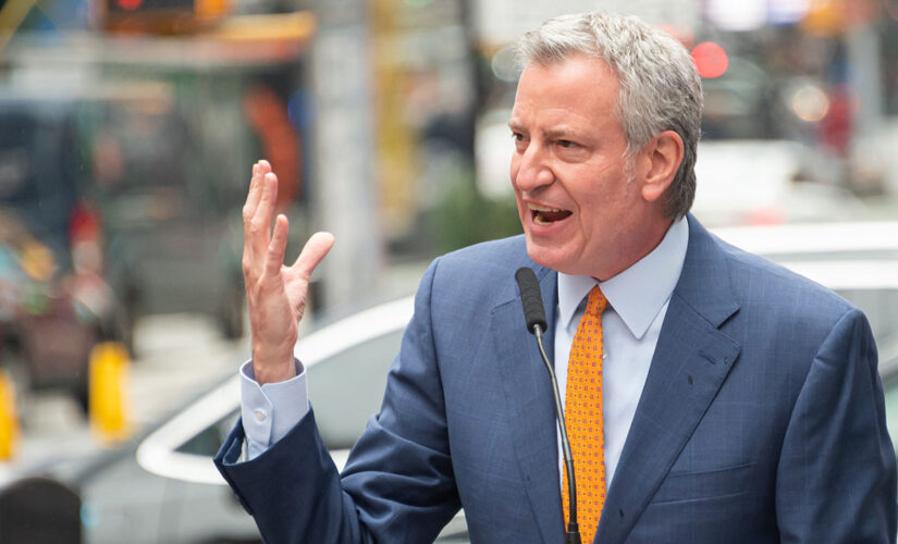 De Blasio to mandate COVID vaccinations for public hospitals staff