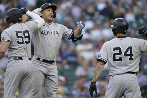 Stanton’s homer starts barrage, Yankees thump Mariners 12-1