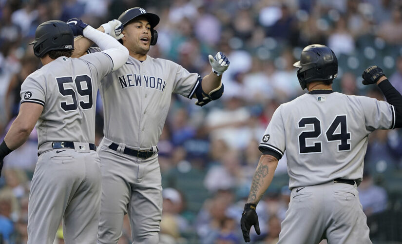 Stanton’s homer starts barrage, Yankees thump Mariners 12-1