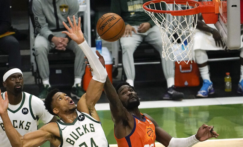Giannis Antetokounmpo’s crucial block, Khris Middleton’s 40 points lead Bucks to Game 4 win