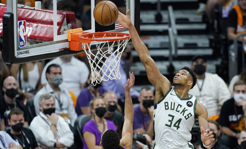 Giannis Antetokounmpo gives Bucks impressive performance after suffering knee injury