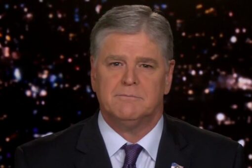 Sean Hannity: Fans should loudly and proudly sing national anthem and ‘take their sports back’